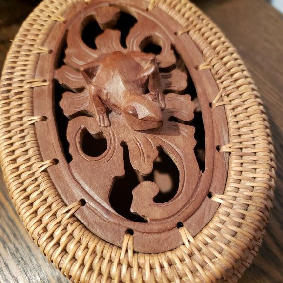 Vintage Indonesia Lombok Wood Rattan Carved Frog Lidded Basket Trinket Box 6" - Picture 9 of 9